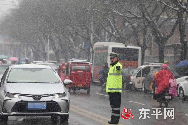 东平县公安局交警大队保障雨雪天气 确保辖区道路畅通