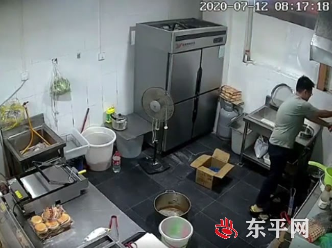 东平一快餐店后厨着火 东平黄河河务局小伙英勇救火