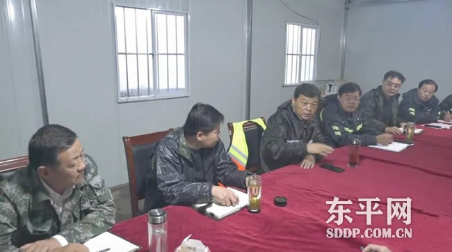 县委书记曲锋在金山坝防汛指挥部主持召开东平湖防汛工作调度部署会议