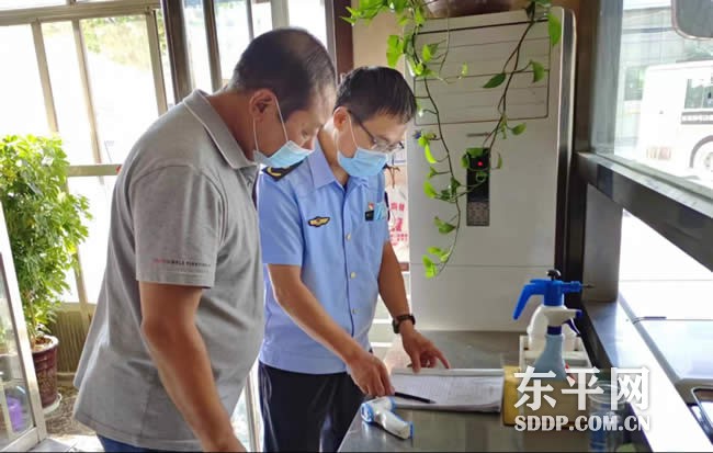 老湖镇市场监管所开展国庆节前餐饮食品安全检查