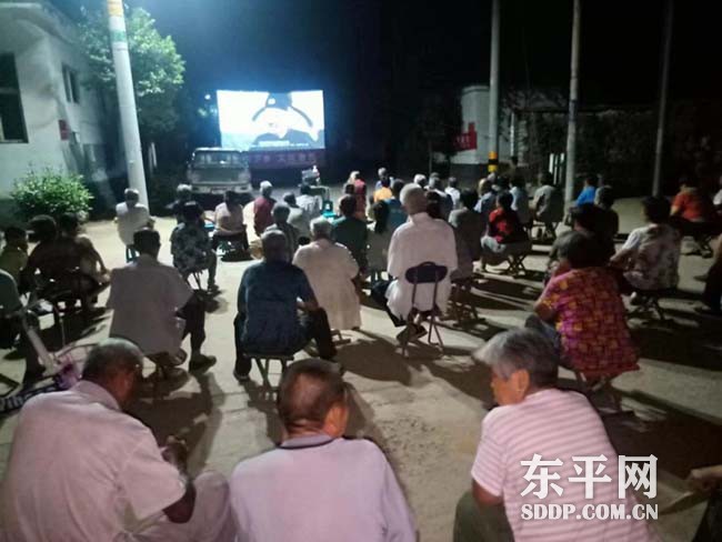 新湖镇：惠民电影送下乡 乡村夜晚“乐融融”